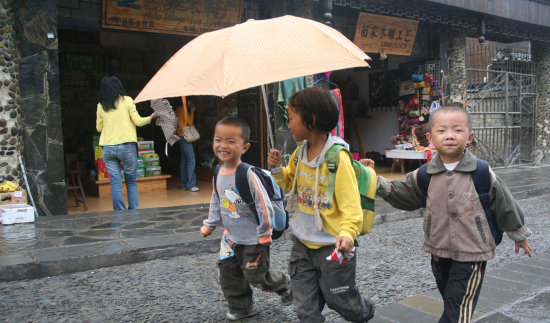 Barn i Datang, Guizhou, Kina. Foto: Thomas Lu
