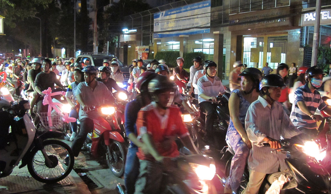 MC kaos i gata, Saigon. Foto: Göran Sändare